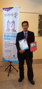 aku-dan-buku-php-mysql-142x300 Anugerah Penerbitan UTHM 2017 - Buku Terlaris (Jom Belajar PHP & MySQL)