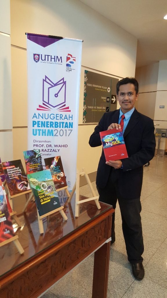 bersama-buku-php-mysql-576x1024 Buku PHP dan MySQL Bahasa Melayu